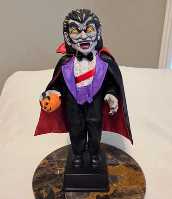 VTG Halloween Animated Vampire Dracula 16'' Holiday Creations Sound Works *READ*