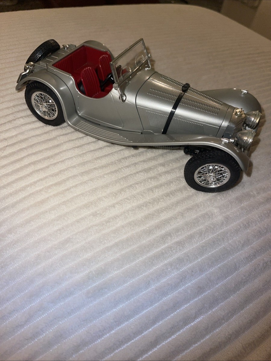 Burago 1/18 Diecast Model Car 3006 - 1937 Jaguar SS100 Grey with