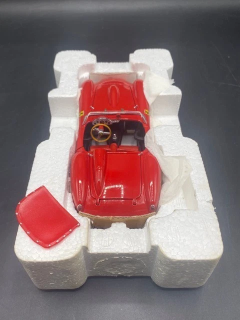 Danbury Mint The 1958 Ferrari 250 Testa Rossa Roadster 1/24 Scale Model with COA - Image 2 of 4