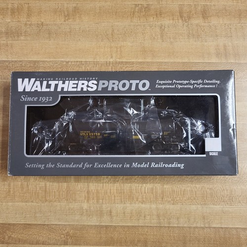 Coche tanque de flujo embudo Walthers 920-100117 HO 40’ UTLX 16.000 galones UTLX #25758  | Condition: New