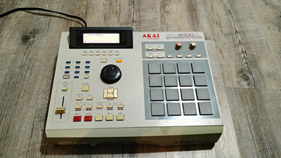 Akai MPC2000XL Sampler & Sequencer