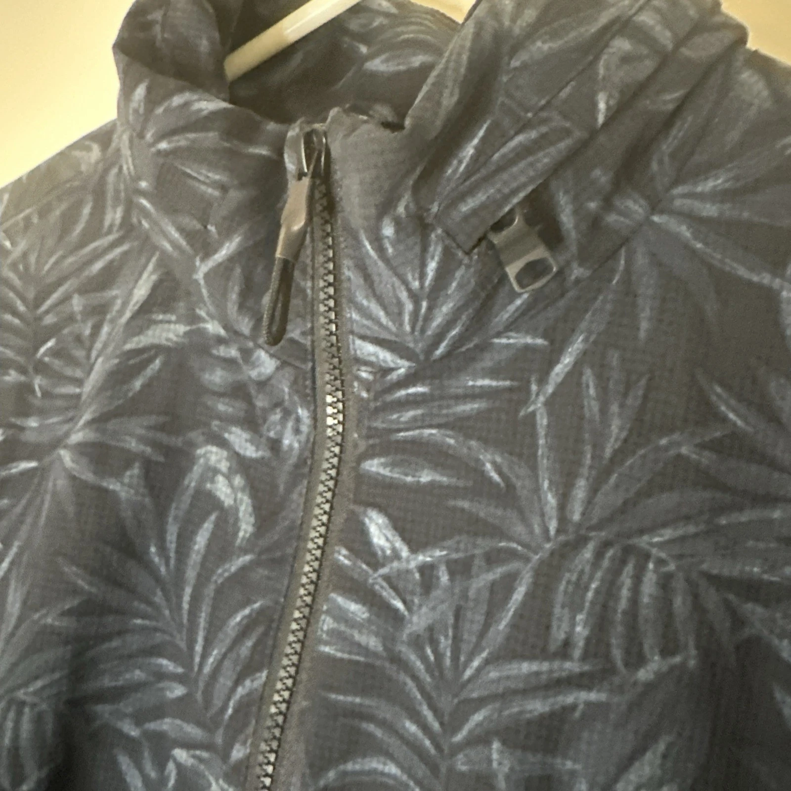 BANANA REPUBLIC Men's LG Motion Tech Palm Leaf Blue Black Stretch Bomber Jacket image 5
