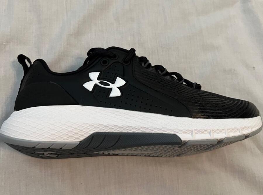 UNDER ARMOUR mens 8 Charged Commit TR3 black white athletic  display picture 3