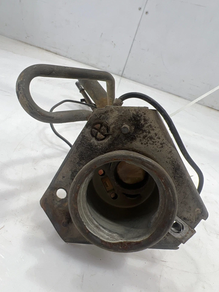 04-08 Chevy Colorado Conjunto de cuello de llenado de combustible OEM 25797163 Foto 2 de 4