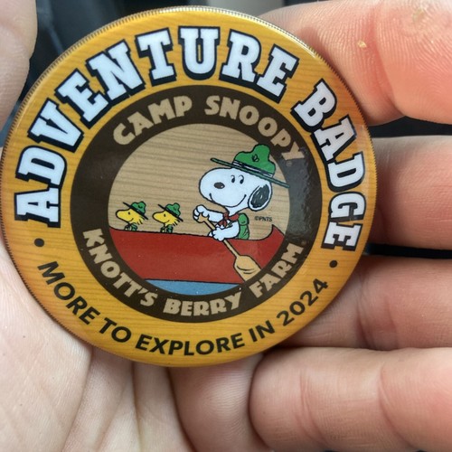NUOVO #2 2024 KNOTT'S BERRY FARM CAMP SNOOPY ALTRO DA ESPLORARE DISTINTIVO ESPLORAZIONE - Foto 5 di 8