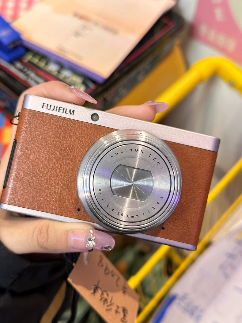 FUJIFILM XF1 ブラウン Amazon.com : Fujifilm XF1 Brown 12MP Digital Camera with 3-Inch