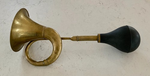 Vintage or Antique Horn Brass & Rubber Squeeze Bulb Auto Car Truck 17"