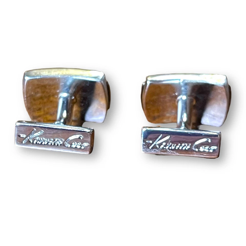 Gemelos Kenneth Cole Para Hombre Tono Plateado Filigrana Diseñador Coleccionables Firmados Foto 4 de 4