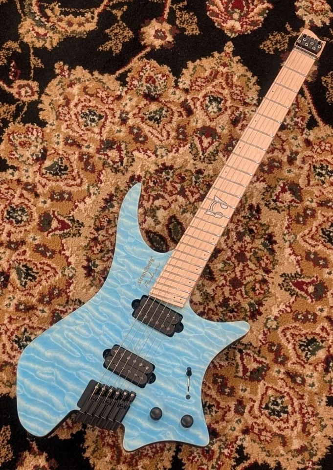 Strandberg RAS6 MOD Diapasón de Arce Usado Azul con Estuche de Concierto Foto 2 de 4