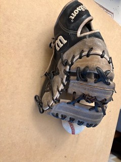 Wilson A2000 First Base Glove RH Superskin