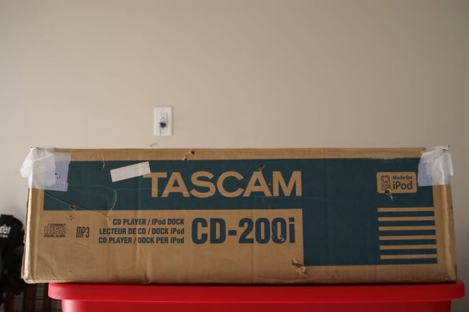 Tascam CD-200i Rack Mountable Professional CD MP3 Player & iPod