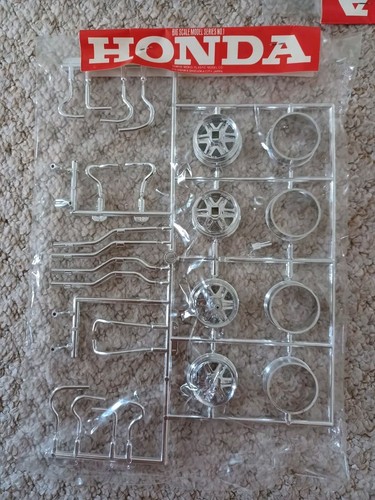 TAMIYA Honda Formula 1 Scale 1:12 (RA 273) 1967 - Picture 16 of 24