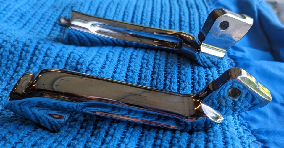 Harley Davidson Road Glide Chrome Right Floorboard Mounts 50500055b, 50500052b - Image 2 of 4