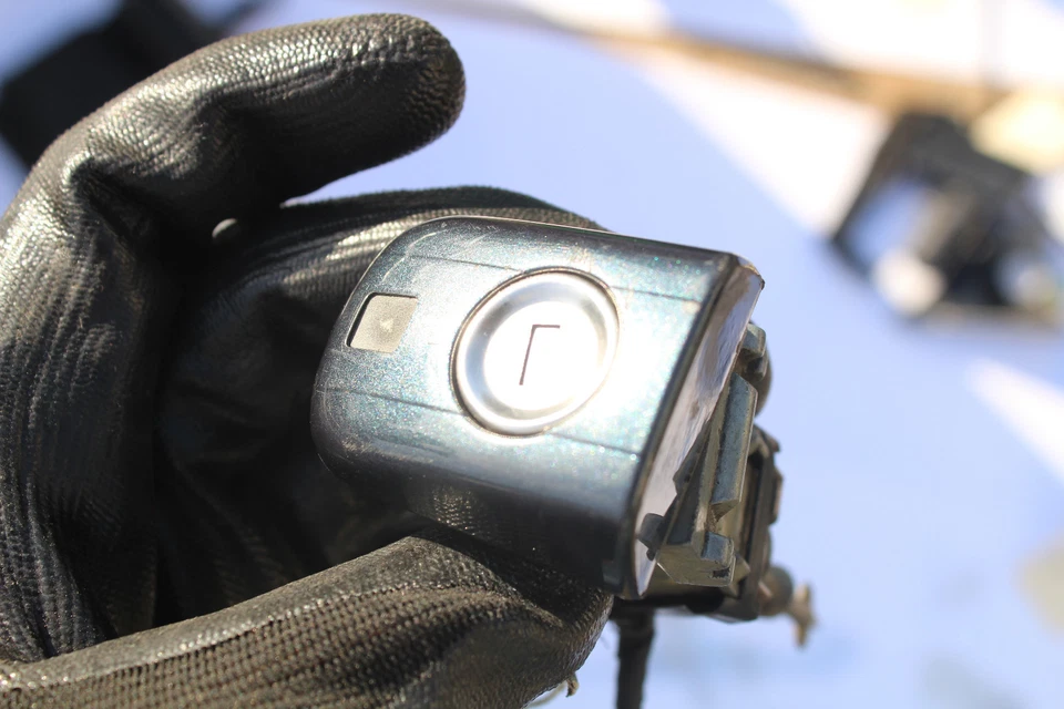 MERCEDES BENZ CLK430 CLK320 1998-2002 EXTERIOR PUERTA DELANTERA IZQUIERDA MANIJA CERRADURA J132 Foto 2 de 4