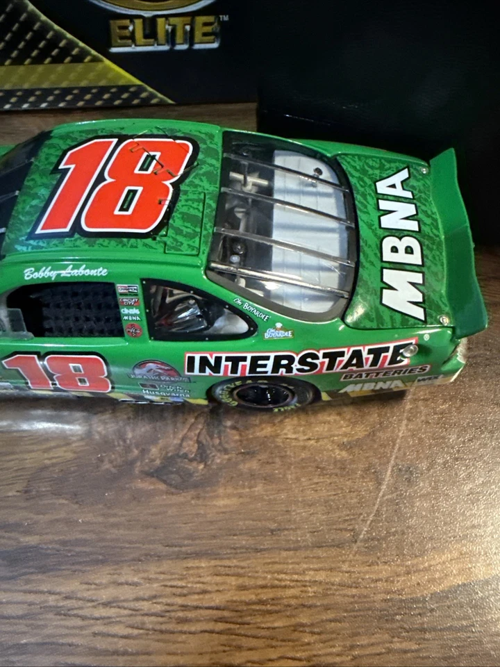 Bobby Labonte #18 Interstate Batteries Jurassic Park 3 2001 ELITE 1:24 Diecast — 第 4/4 张图片