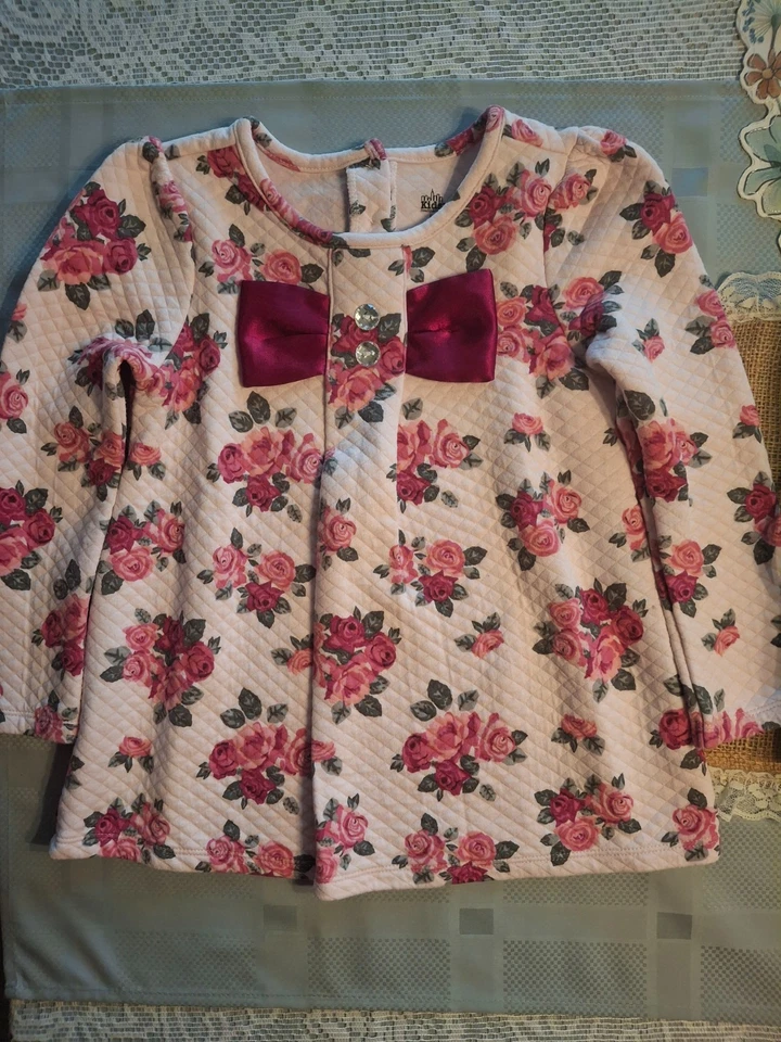 Excelente estado 2 peças conjunto de top e calça 5T marca sede infantil - Imagem 2 de 4