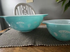 Vintage Pyrex Turquoise Hot Air Balloons Chip & Dip Cinderella Bowl Set 444/441