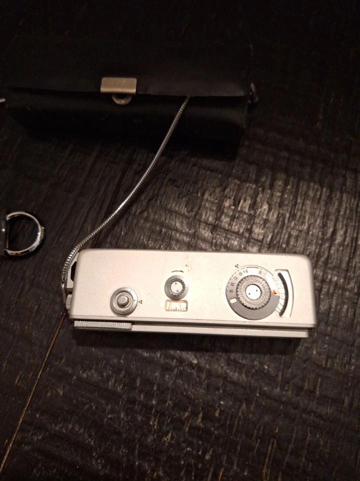 Cámara espía Yashica Atoron Ultra subminiatura con estuche Foto 3 de 4