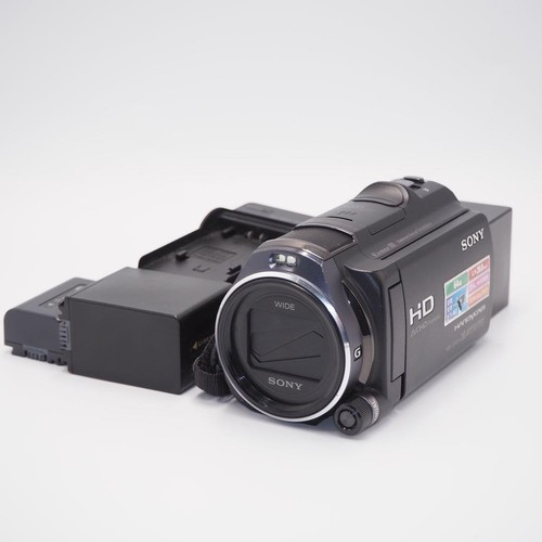 Sony HDR-CX630V Video Camera 64GB Internal Memory + 16GB Stick 3 Batteries