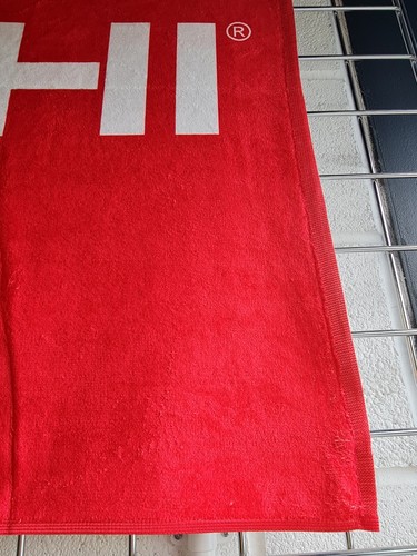 TAKEUCHI Beach Towel - Red & White NEW - Picture 3 of 7