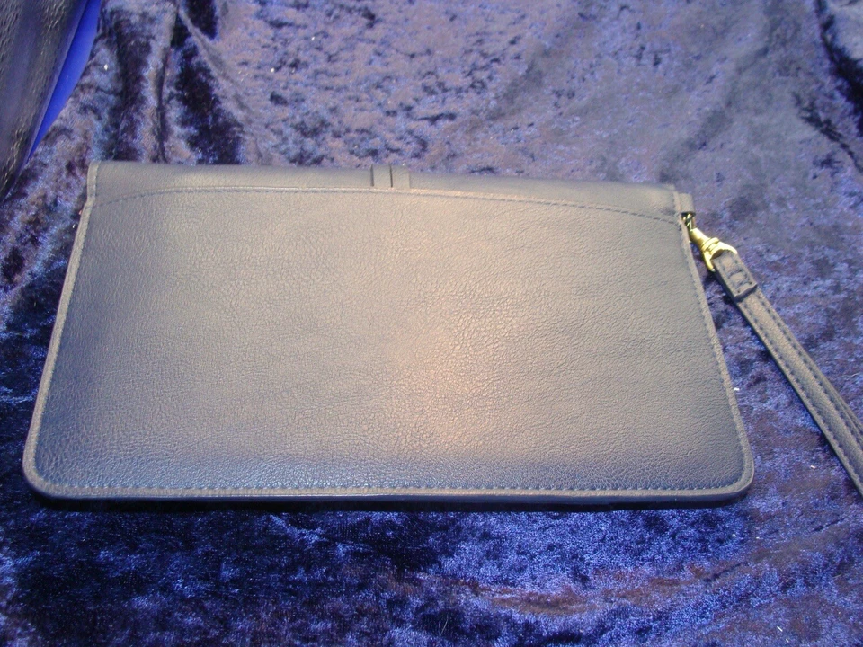 CARTERA PULSERA CUERO MERONA ~ Muy Excelente Estado ~ 9x6 ~ AZUL MARINO Foto 2 de 4