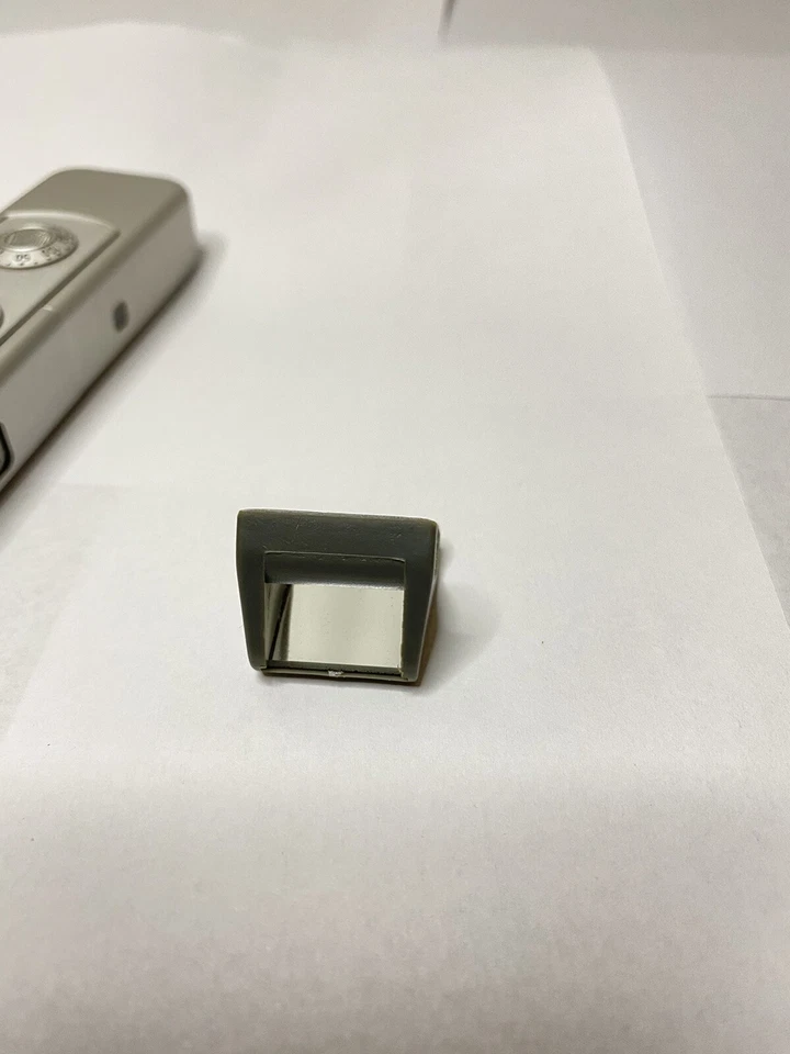 Cámara fotográfica vintage MINOX C con visor de ángulo recto libro de instrucciones Foto 4 de 4