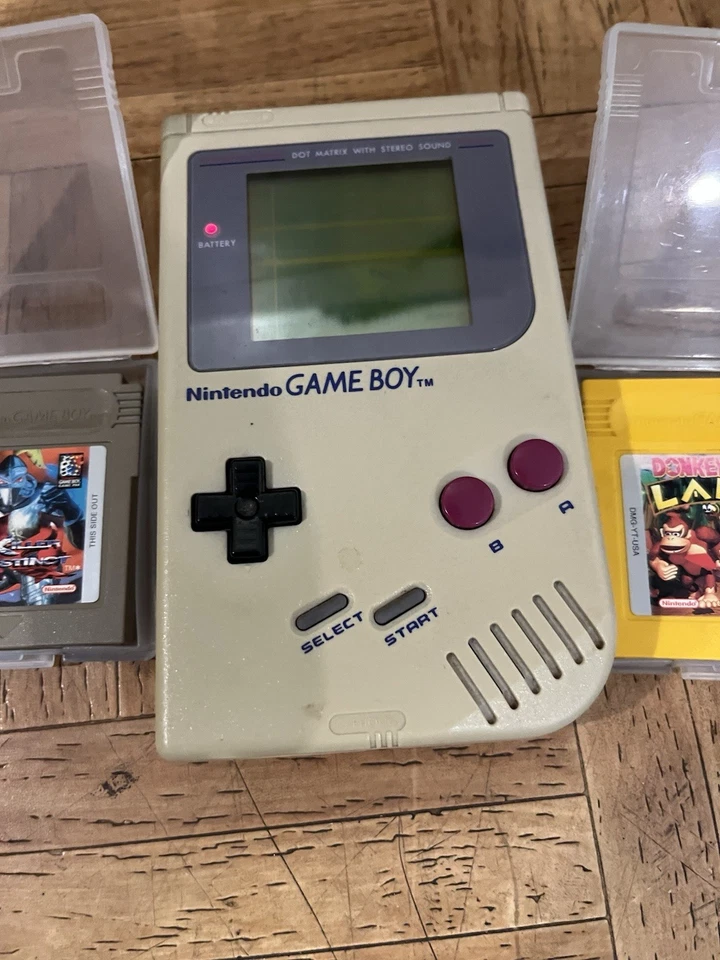 Pantalla original Game Boy DMG-01 tiene un ligero daño un par de líneas pero el audio funciona Foto 2 de 4