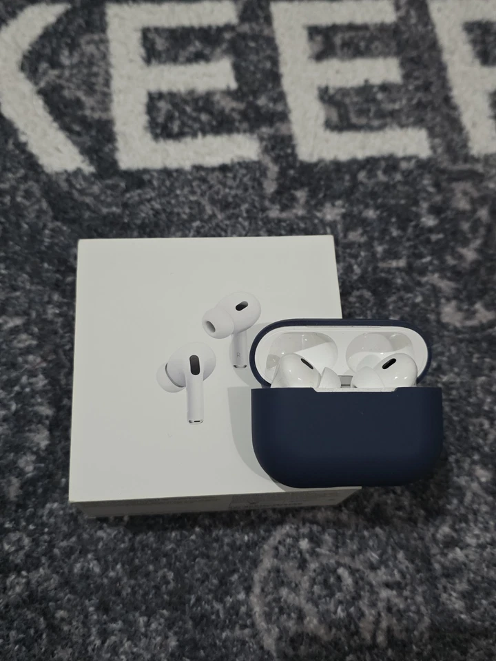 Apple - Image 3 of 3