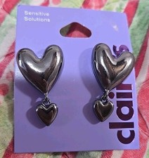 NWT CLAIRES SLIVER PUFF HEART DANGLE EARRINGS DOUBLE HEARTS SENSITIVE SOLUTIONS