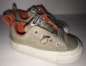 boys tan converse