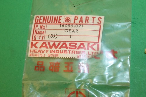 NEW OEM Kawasaki Oil Pump Gear KD125 KE125 KS125 16085-021 NOS - Picture 3 of 6
