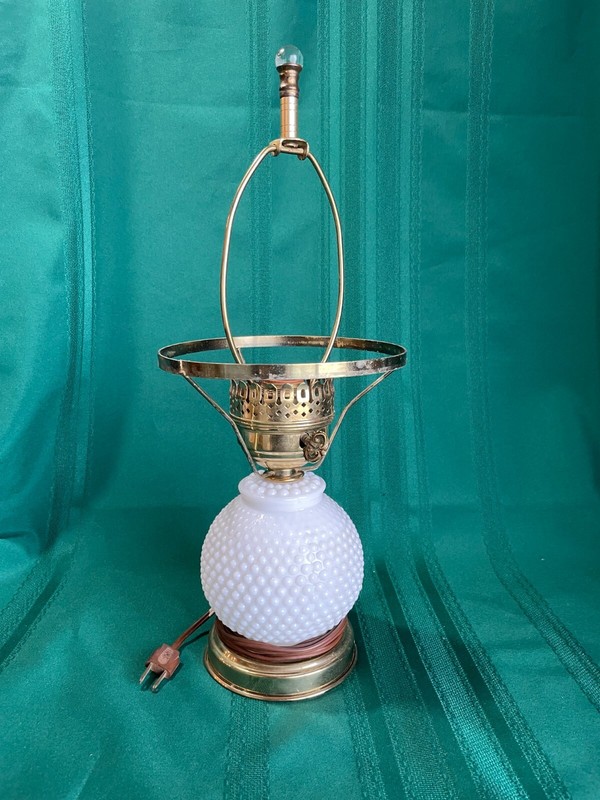 Vintage 1940’s Hobnail Milk Glass Fenton Table Lamp