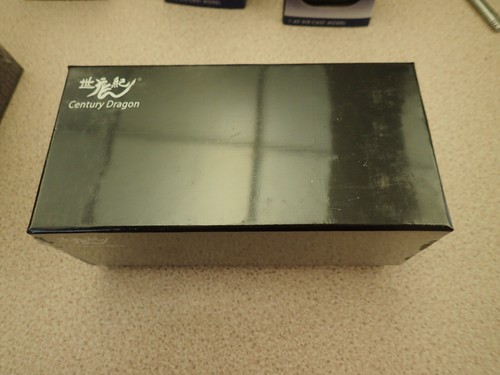 Land Rover Dealer Model 51LRDCARESB Evoque 2011 Santorini Black 1:43 Sealed - Picture 2 of 7
