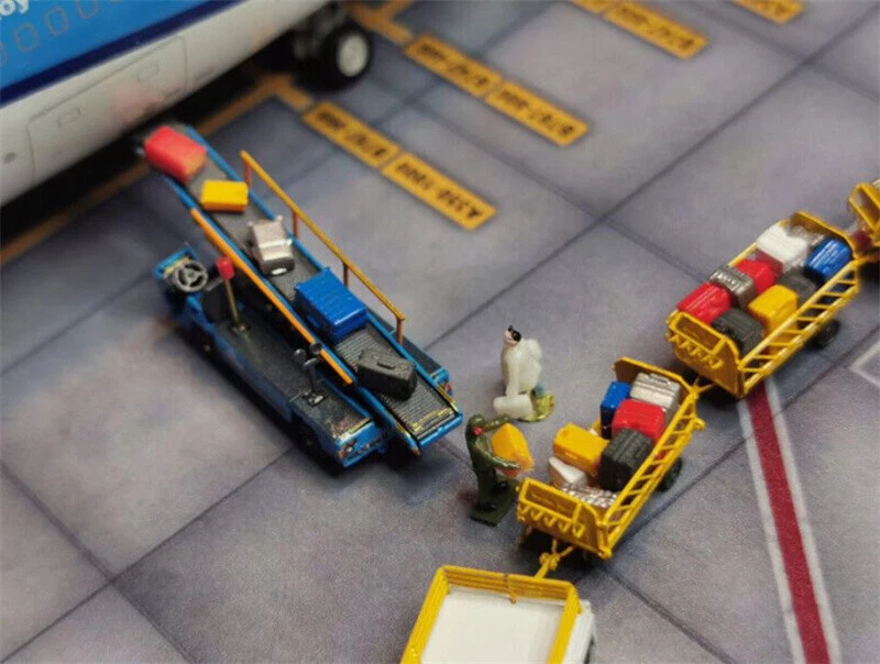 Airport Ground Handling 1:200 MH-50 Trailer Luggage Transport System Car Model - Image 2 of 4