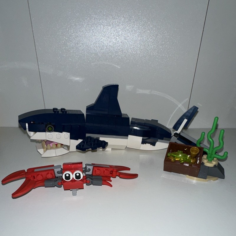 LEGO Creator 3in1 31088 Deep Sea Creatures Shark Crab Set 230pc No Box