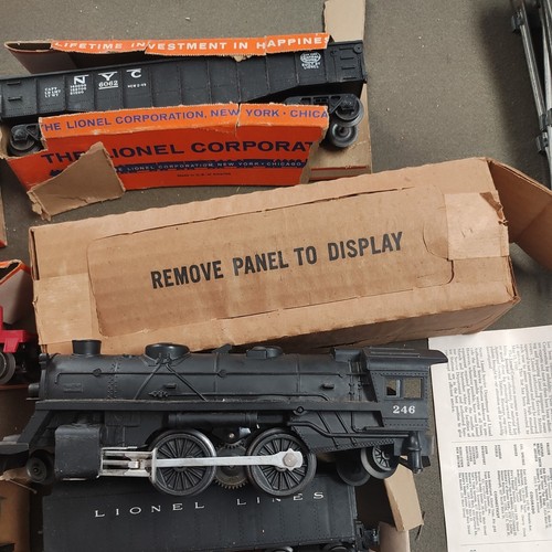 Lionel Vintage Train set And track - Picture 9 of 15