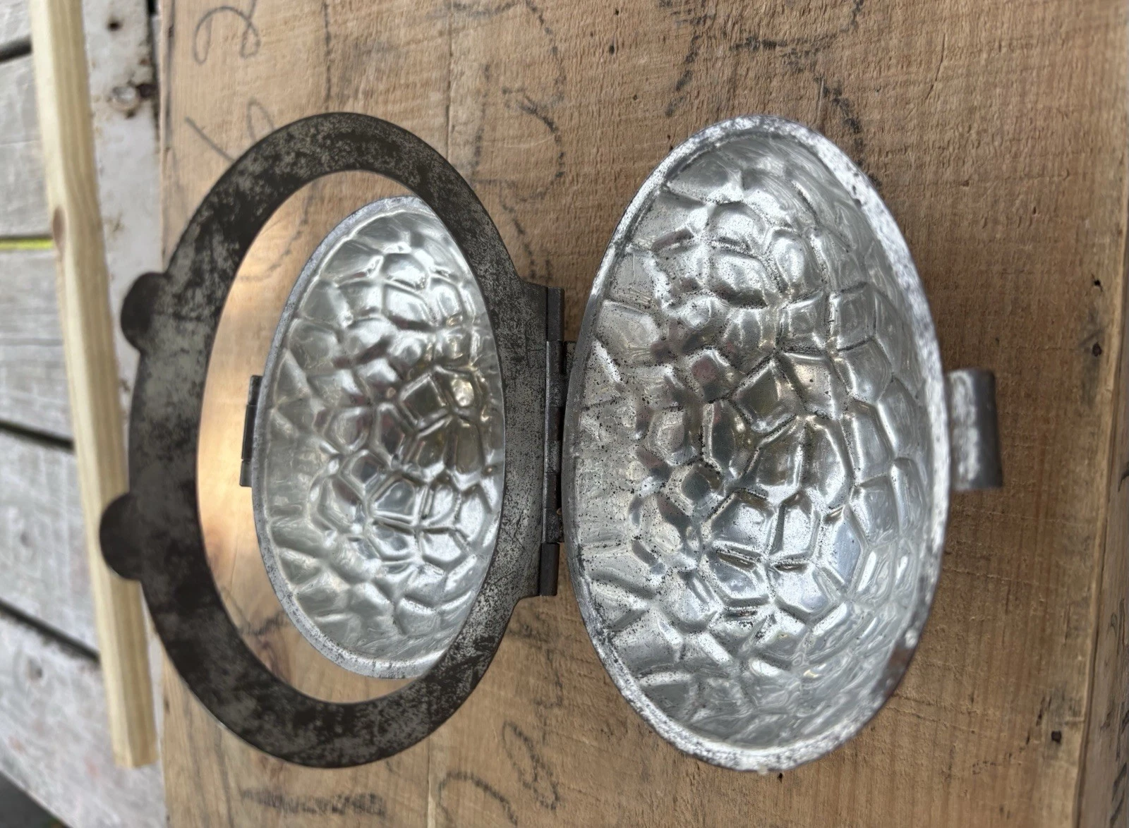 Antique Easter Egg Chocolate Mold Hard Clasp with Separator Ring
Opens in a new window or tab