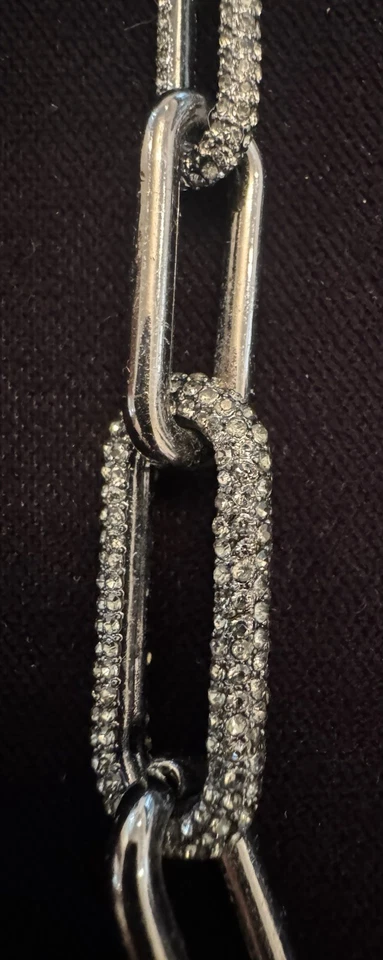 Novo Colar de Elos de Corrente Gunmetal Mercado Negro Casa Branca com Strass Pavê - Imagem 2 de 4