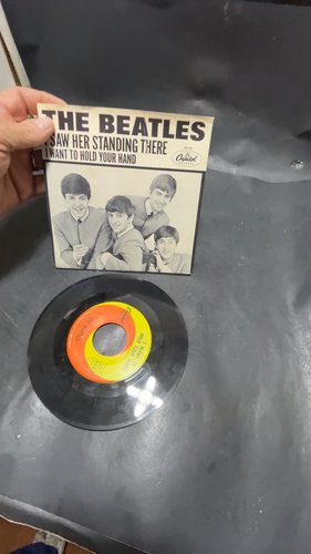 Beatles I Want to Hold Your Hand- I Saw Her Standing The 45 RPM record & sleeve - Video 1 of 1