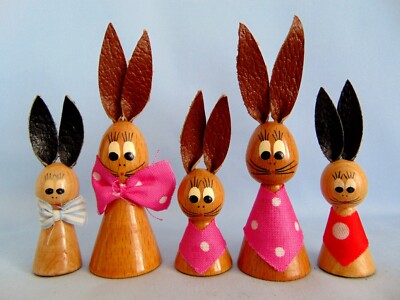 5 Vintage Erzgebirge Osteraufsteller Ornamente Hasenfamilie 60er-70er Jahre