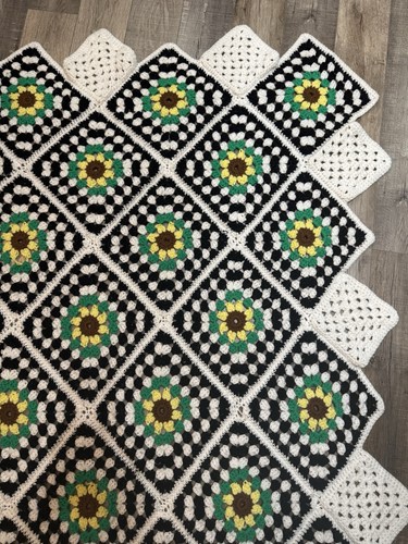 SELTEN Vintage Granny Square schwarz weiß SONNENBLUMEN gehäkelte afghanische Decke 53” x 85” - Bild 8 von 12