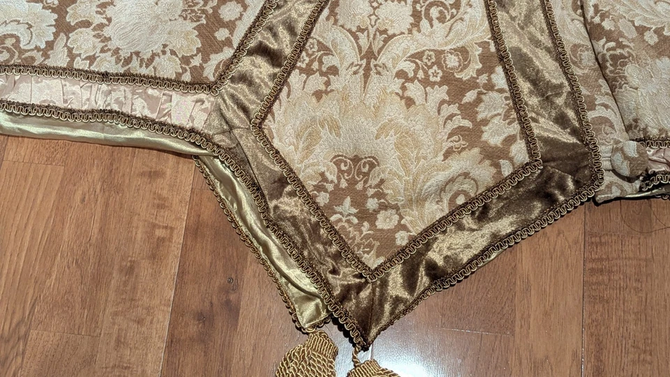 Kingsbury Home Chenille Faux Silk 65" Christmas Tree Skirt Stockings Set of 2 - Image 4 of 4