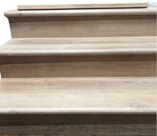 NOWY Deluxe Zestaw okładzin schodowych 13 bieżników i pionów LVT Ridged Core COLO DĄB