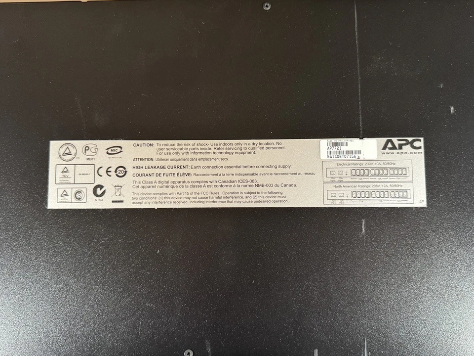 APC Automatic Transfer Switch PDU 12x C13 10A - AP7721 - Bild 3 von 4