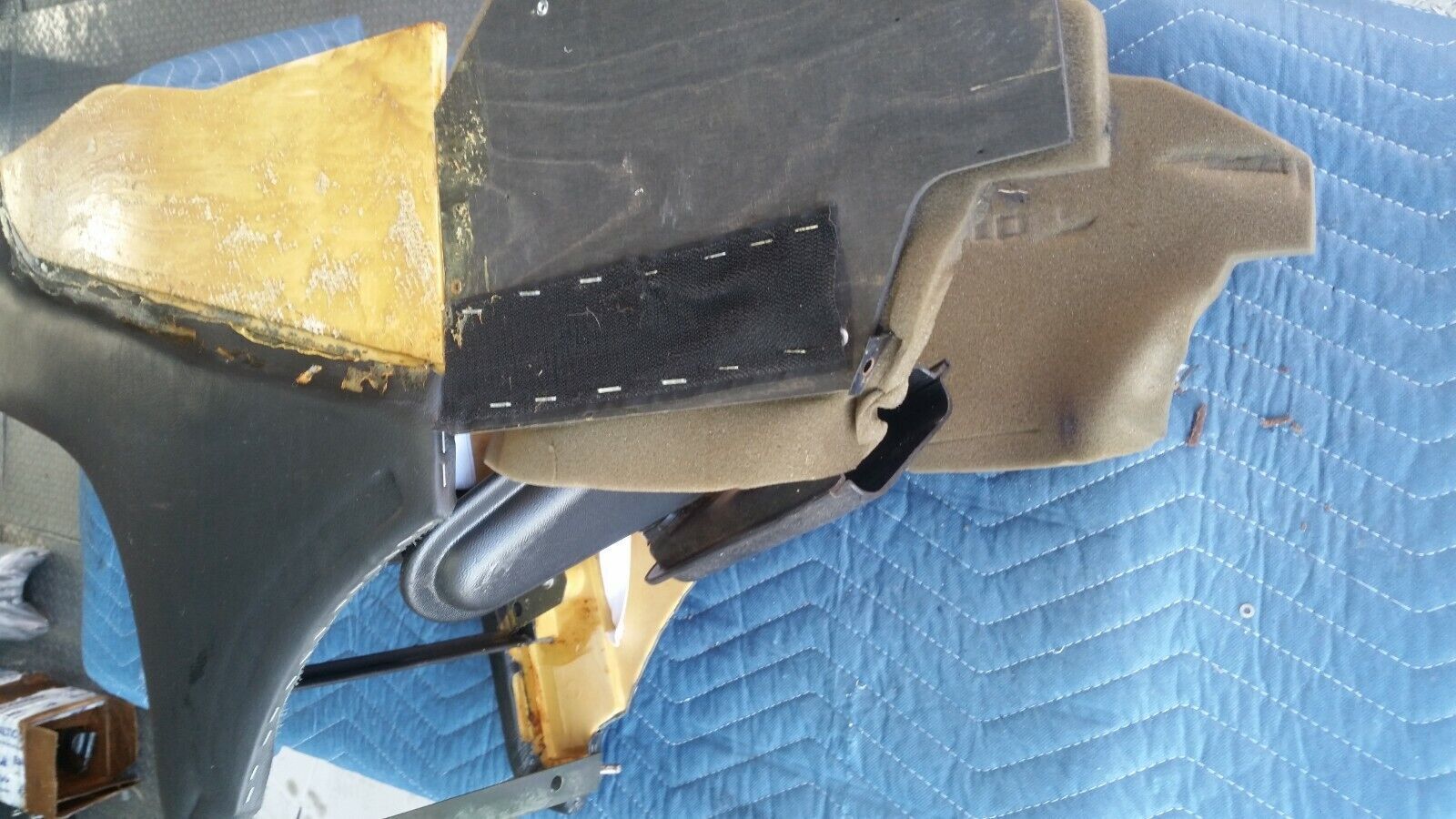  99 BENTLEY TURBO R FRONT CENTER CONSOLE  ON BLACK GOOD CONDITION FLOOR SHIFT