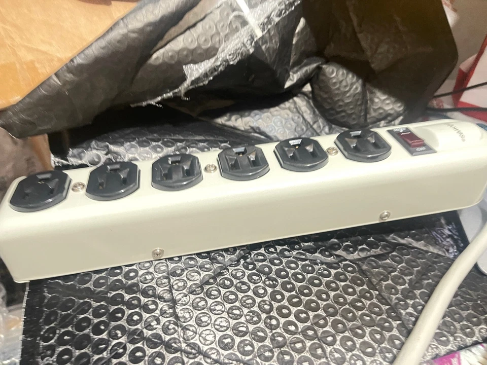 Fellowes ALL METAL 6 outlet Surge Protector 6ft CL-110 125VAC 15A E312174(T5) - Image 3 of 4