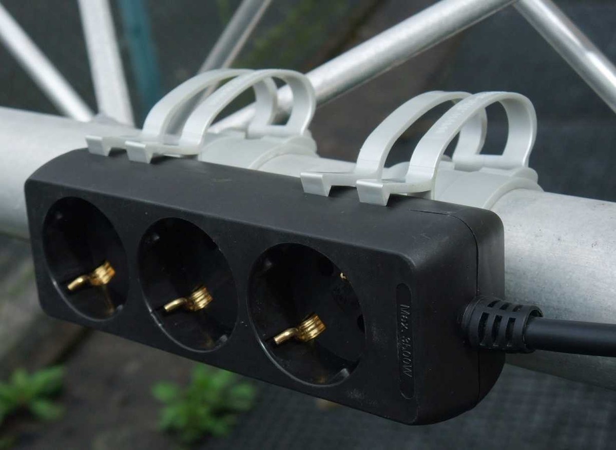 25x SNAP Light Black Kabel Halter Für Traversen Rohr, Kabel Befestigungs Klammer
