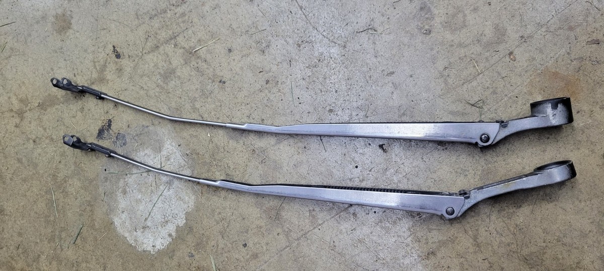 パーマン 1984-1986 Nissan 300ZX Z31 2+0 Pair of Windshield Wiper Arms | eBay