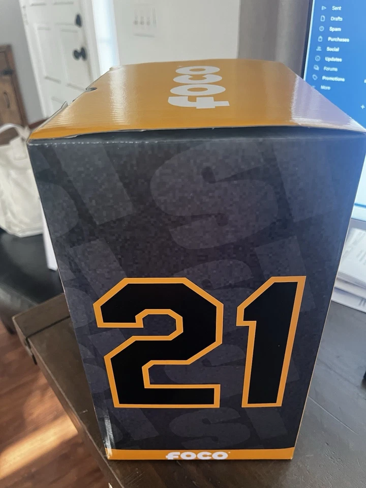 Roberto Clemente Piratas Deportes Ilustrado Cubierta Bobblehead FOCO NUEVO LE/100 Foto 2 de 3