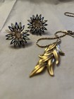 Vintage Trifari Enamel earrings And Monet Necklace. — photo 9